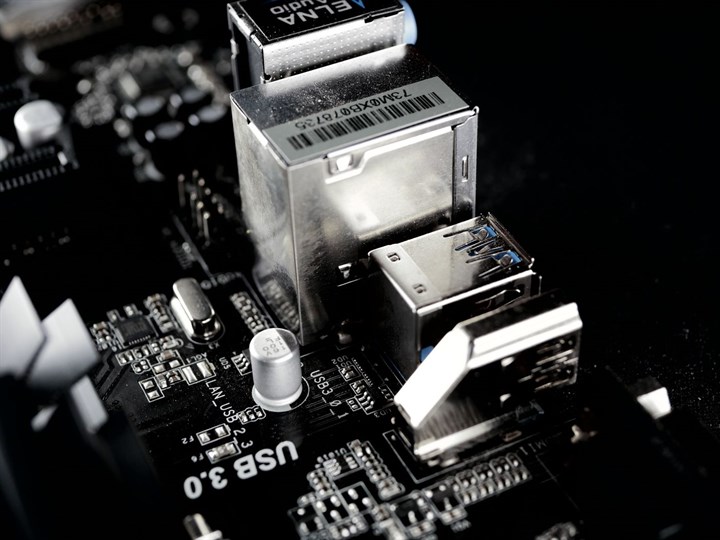 主板上的 USB 3.0 高速接口